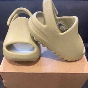 Yeezy Slide (Resin) infant